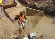  بالفيديو: طواقم بلدية اللد تباشر بتنظيف منظومة تجميع مياه الامطار في المدينة